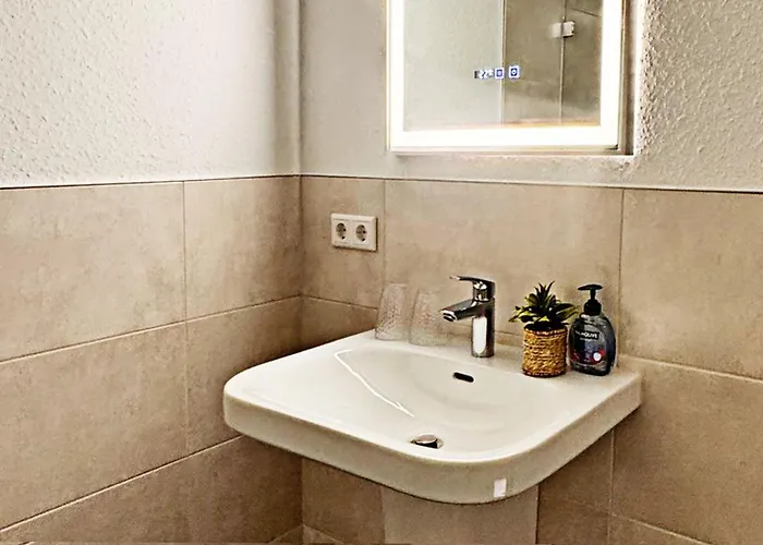 Neues Ruhrtal 5 Mit Klimaanlage Und Balkon ゲストハウス 3*